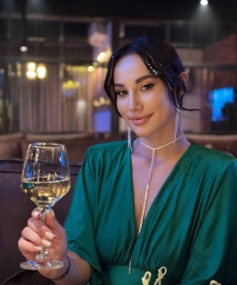 Я знаю, чего ты хочешь, и я готова удовлетворить все твои сексуальные потребности. Мои услуги включают классический секс, оральный секс и многое другое, выбор за тобой, дорогой. Я обещаю, что ты не будешь разочарован! Фото и отзывы доступны по запросу. Живу в Москве, так что давай встретимся и погрузимся в сладостную экстазную игру. 😘🔥 Лилия