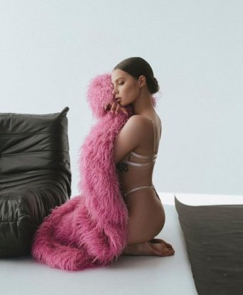 У меня есть все, что нужно для создания незабываемых впечатлений. Мои услуги включают классический и релаксирующий массаж, оральный секс, глубокий минет, ролевые игры и многое другое. Я гарантирую дискретность, атмосферу комфорта и полное удовлетворение. Позволь мне показать тебе свои фото 📷 и рассказать о моих положительных отзывах. Пообщавшись со мной, ты поймешь, что я - идеальный выбор для приятного времяпровождения. Жду тебя! 😉 Валентина